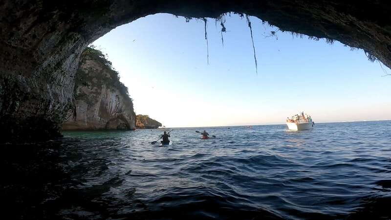 Mismaloya: Stand-Up Paddleboard & Snorkeling to Los Arcos - The SUP route through the Los Arcos stone arches