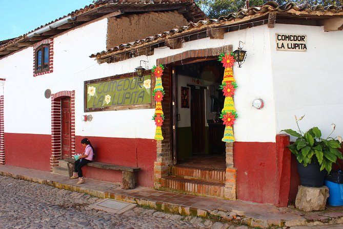 San Sebastian del Oeste Tour - Guides, group size, and English support