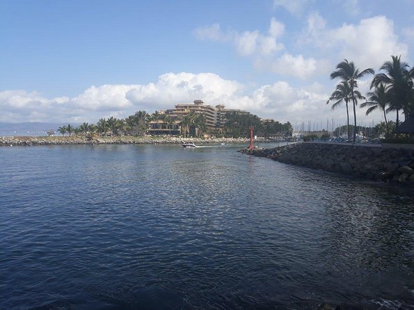 Surf lessons in Puerto Vallarta and Nayarit - Key things to know before you paddle out